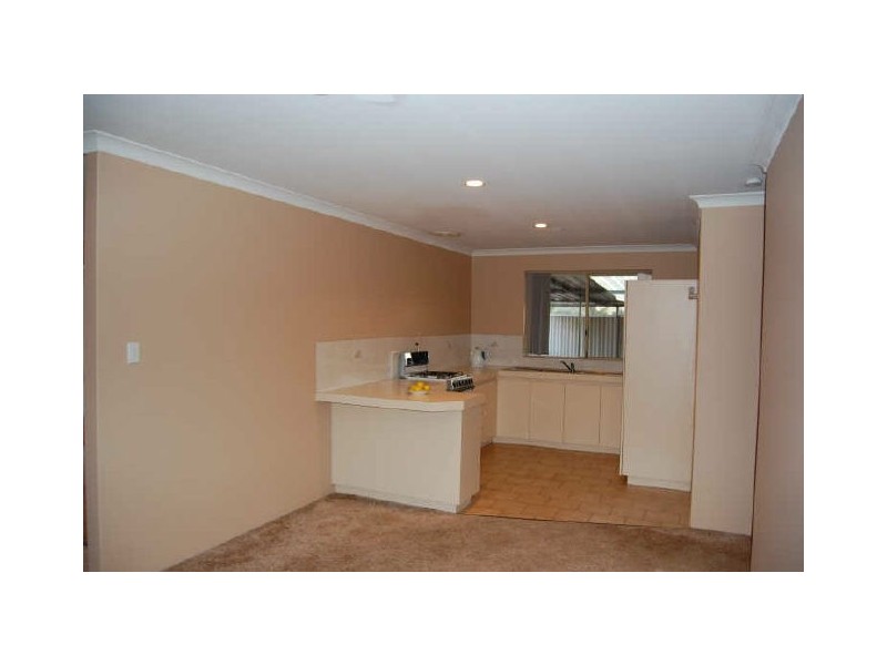 7B Medlar Grove, South Lake WA 6164