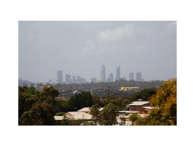 31 Buckingham Crescent, Kardinya WA 6163