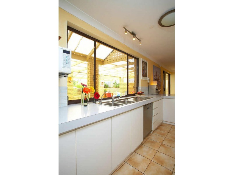 31 Buckingham Crescent, Kardinya WA 6163