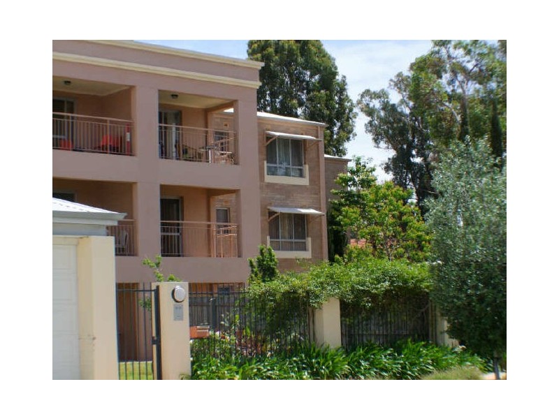 9/15 Friar John Way, Coolbellup WA 6163