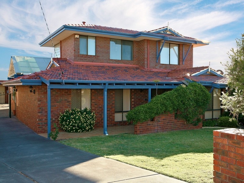 11 Morton Road, Hamilton Hill WA 6163