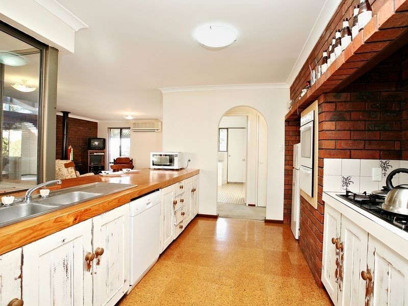 11 Morton Road, Hamilton Hill WA 6163