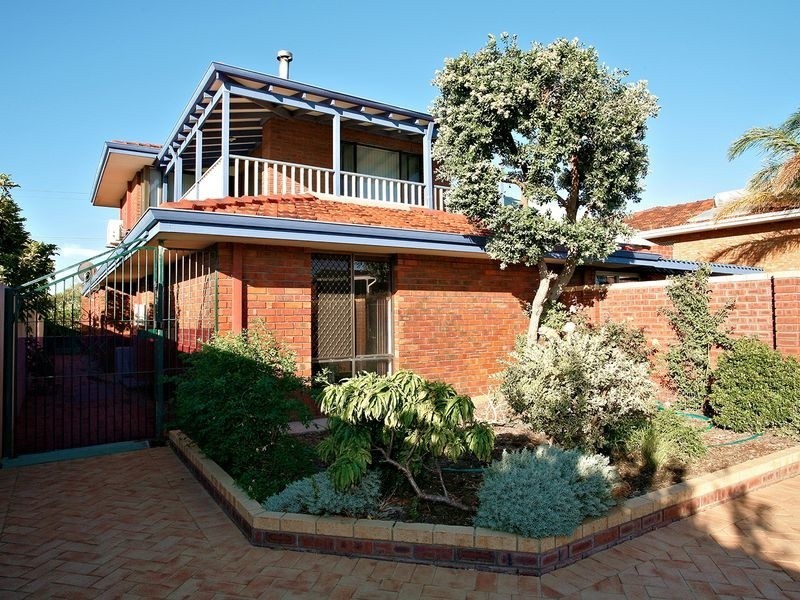 11 Morton Road, Hamilton Hill WA 6163