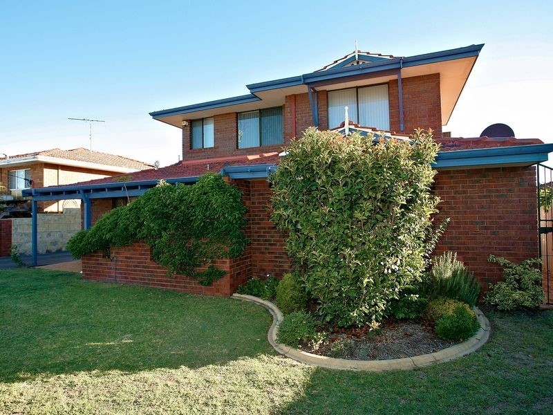 11 Morton Road, Hamilton Hill WA 6163