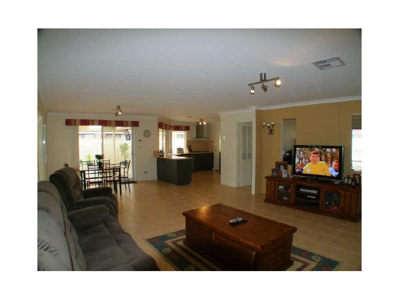 238 Amherst Road, Canning Vale WA 6155