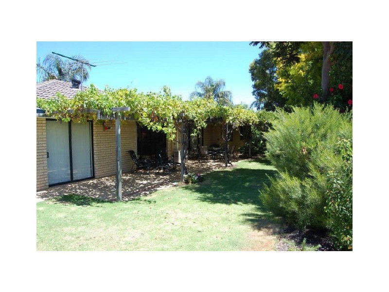 7 Rason Court, Seville Grove WA 6112