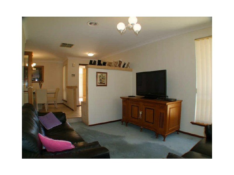 25 Shacklock Crescent, Winthrop WA 6150