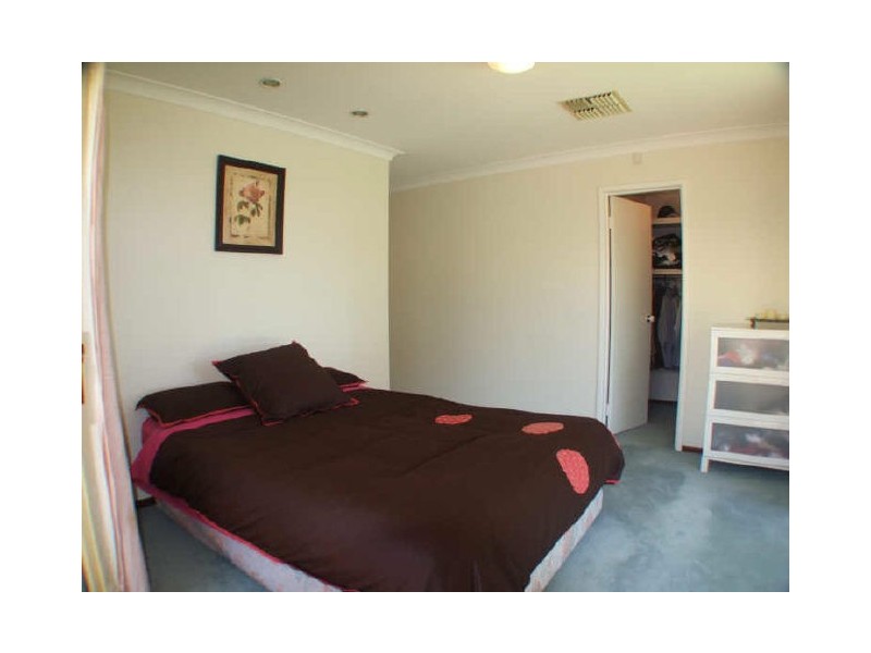 25 Shacklock Crescent, Winthrop WA 6150