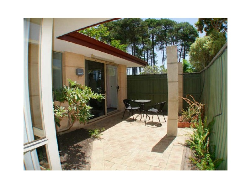 25 Shacklock Crescent, Winthrop WA 6150