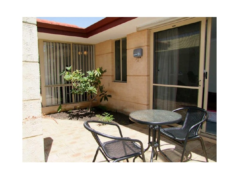 25 Shacklock Crescent, Winthrop WA 6150