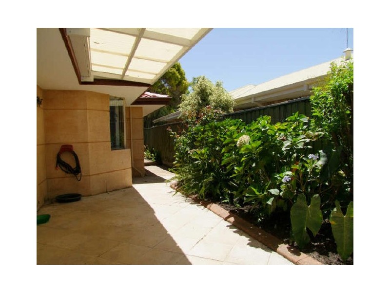 25 Shacklock Crescent, Winthrop WA 6150