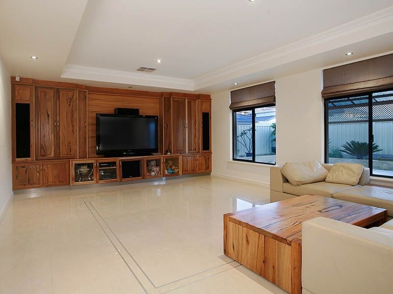 12 Hamelin Drive, Munster WA 6166