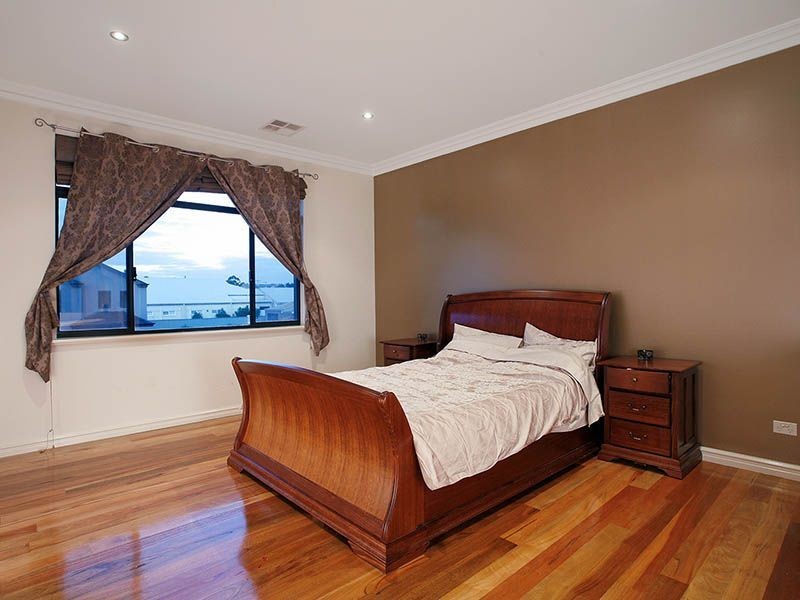 12 Hamelin Drive, Munster WA 6166