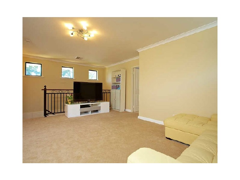 5 Dixon Street, Kardinya WA 6163