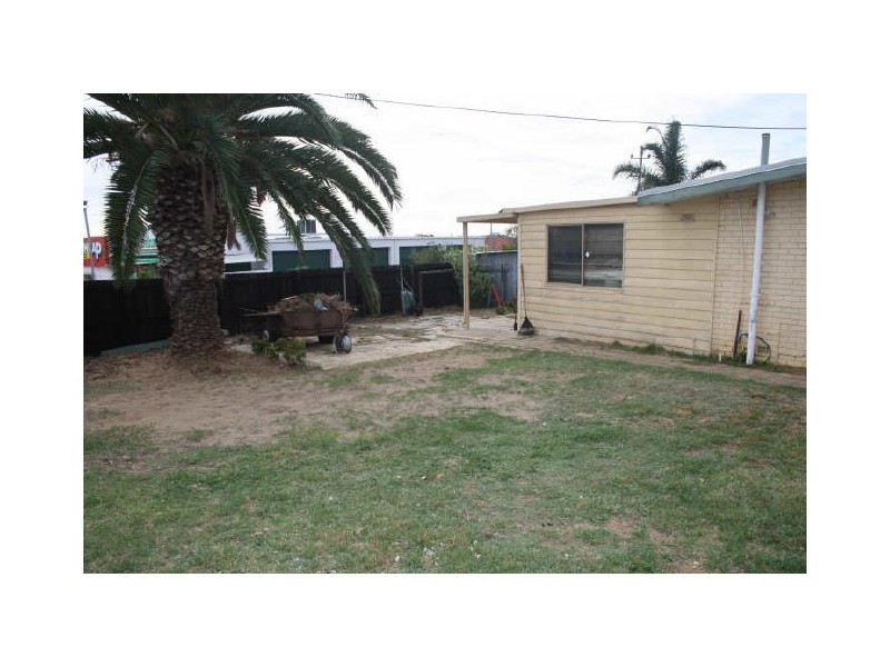 70 Phoenix Road, Hamilton Hill WA 6163