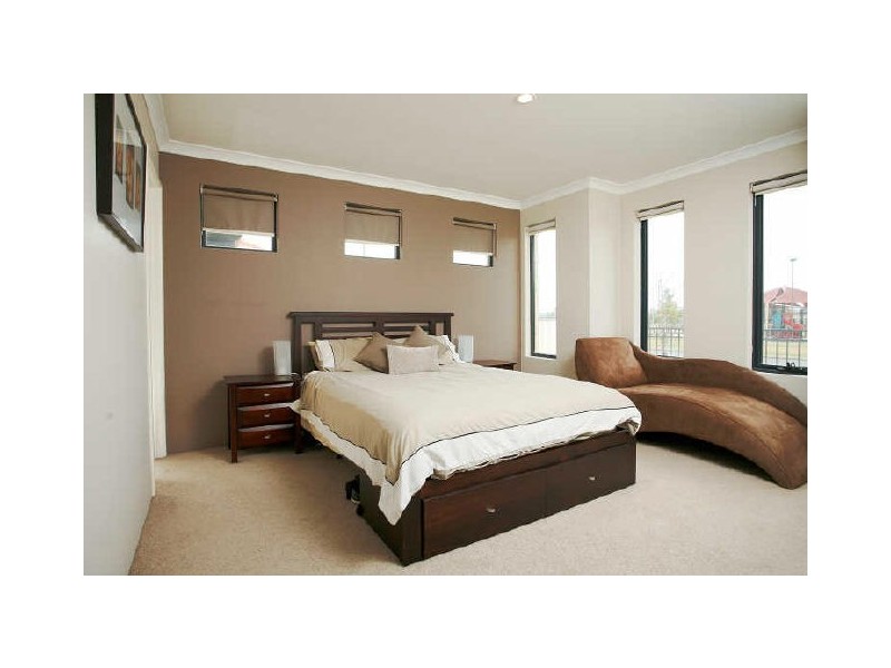 319 Wentworth Parade, Success WA 6164