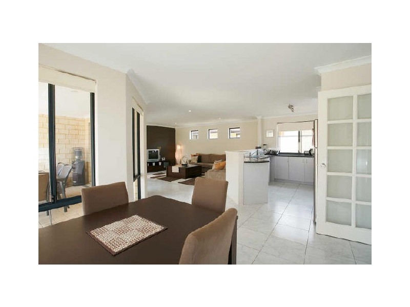 319 Wentworth Parade, Success WA 6164