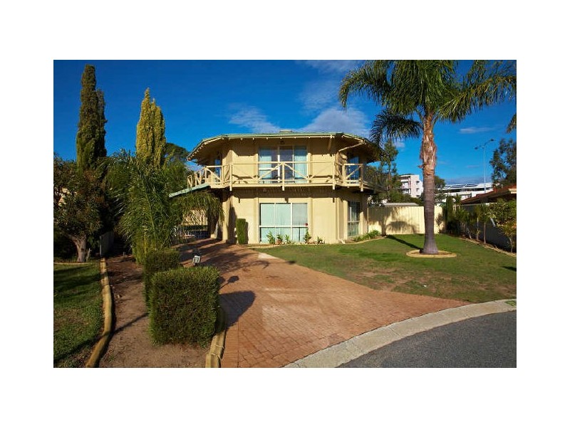 17 Pine Grove, Kardinya WA 6163