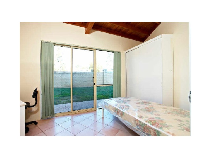 17 Pine Grove, Kardinya WA 6163