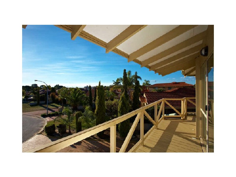 17 Pine Grove, Kardinya WA 6163