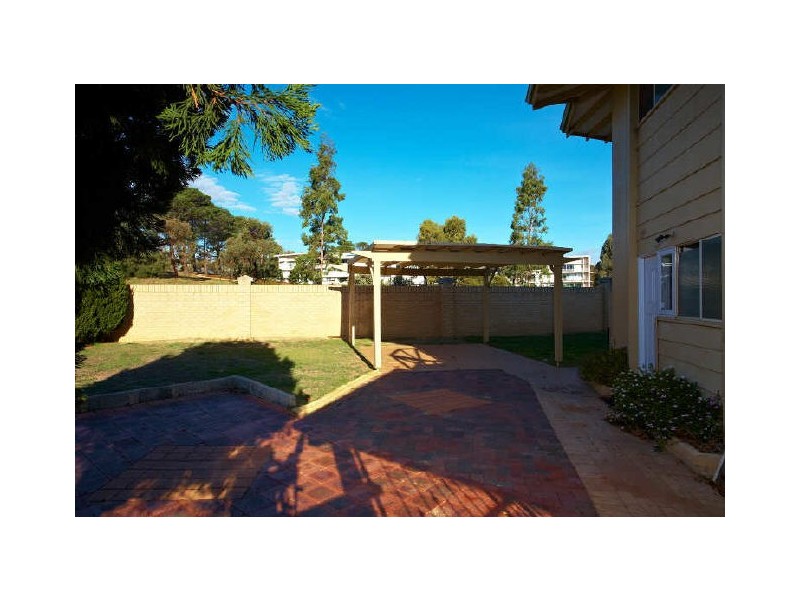 17 Pine Grove, Kardinya WA 6163