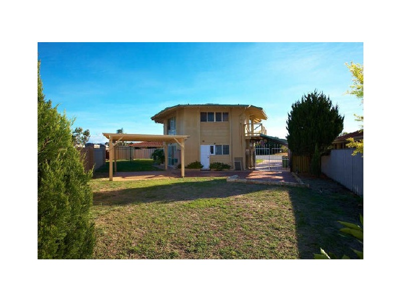 17 Pine Grove, Kardinya WA 6163