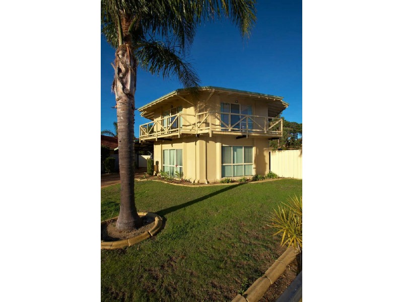 17 Pine Grove, Kardinya WA 6163