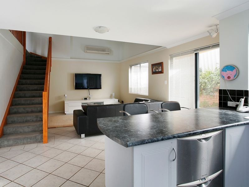 65 Crossland Way, Kardinya WA 6163