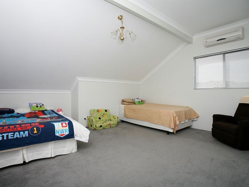 65 Crossland Way, Kardinya WA 6163