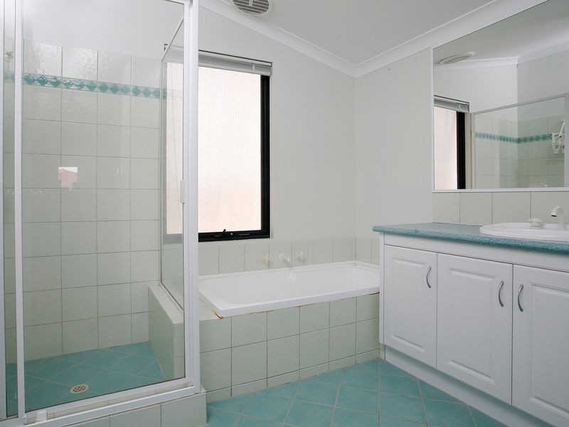 65 Crossland Way, Kardinya WA 6163