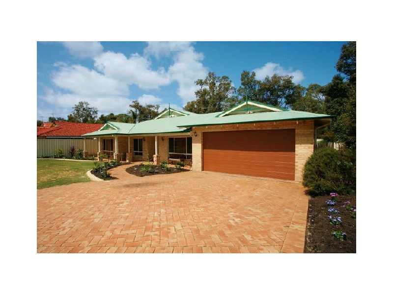 24 Fairmount Close, Bibra Lake WA 6163
