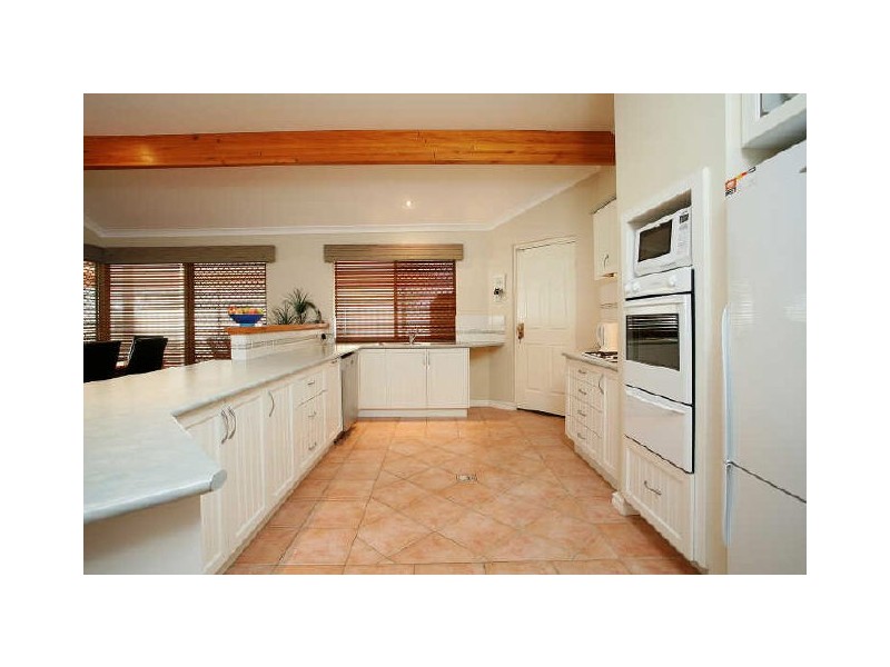 24 Fairmount Close, Bibra Lake WA 6163