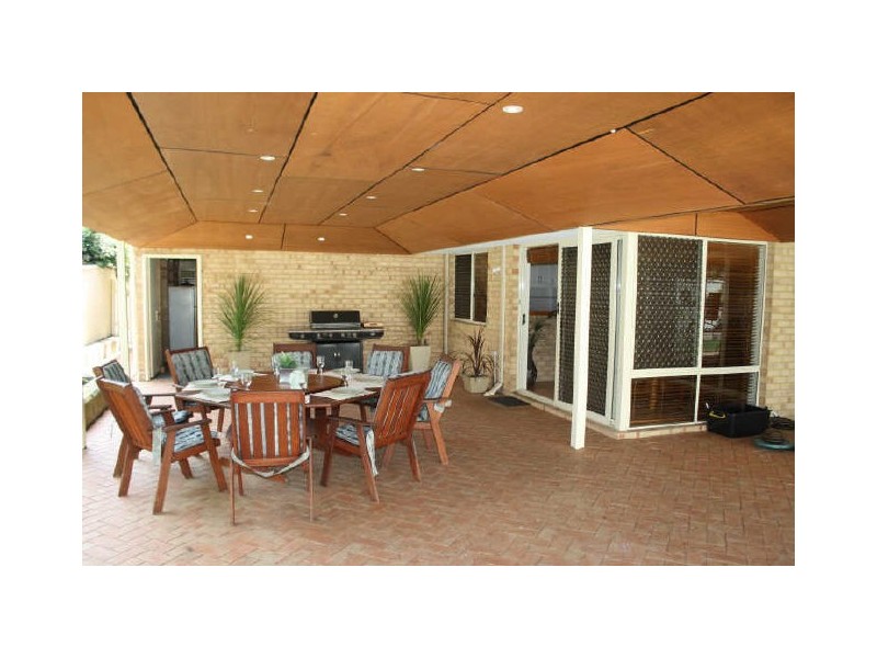 24 Fairmount Close, Bibra Lake WA 6163