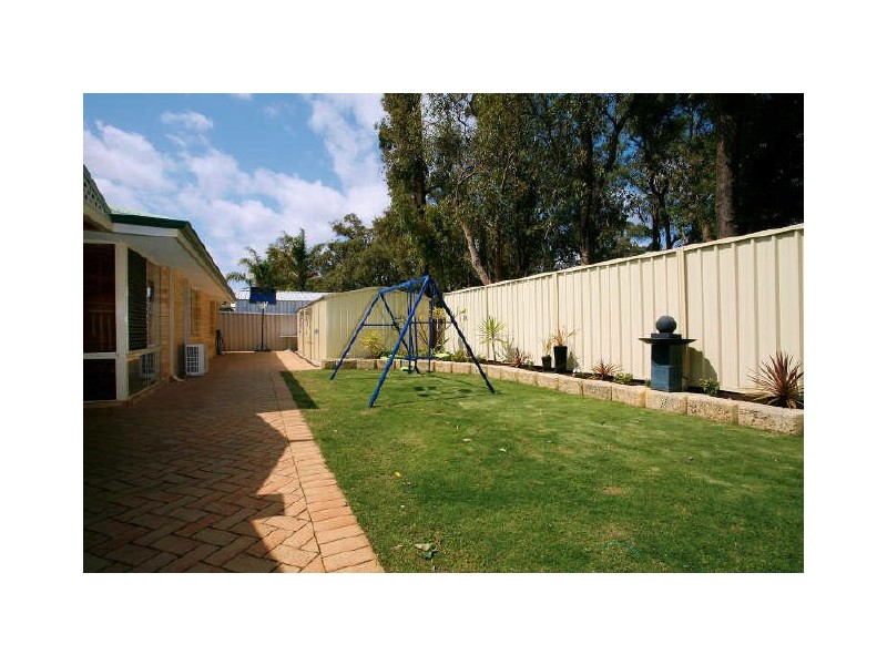 24 Fairmount Close, Bibra Lake WA 6163