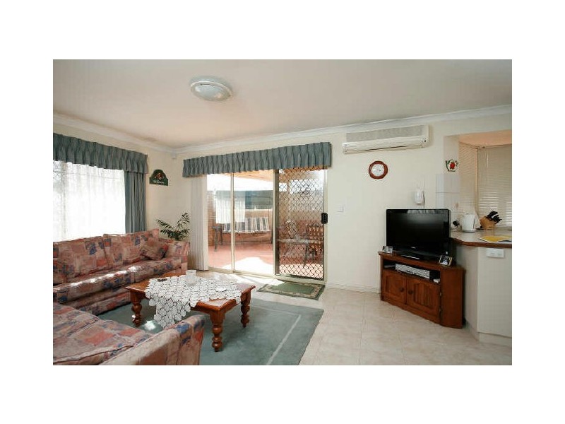 1/176A Forest Lakes Drive, Thornlie WA 6108