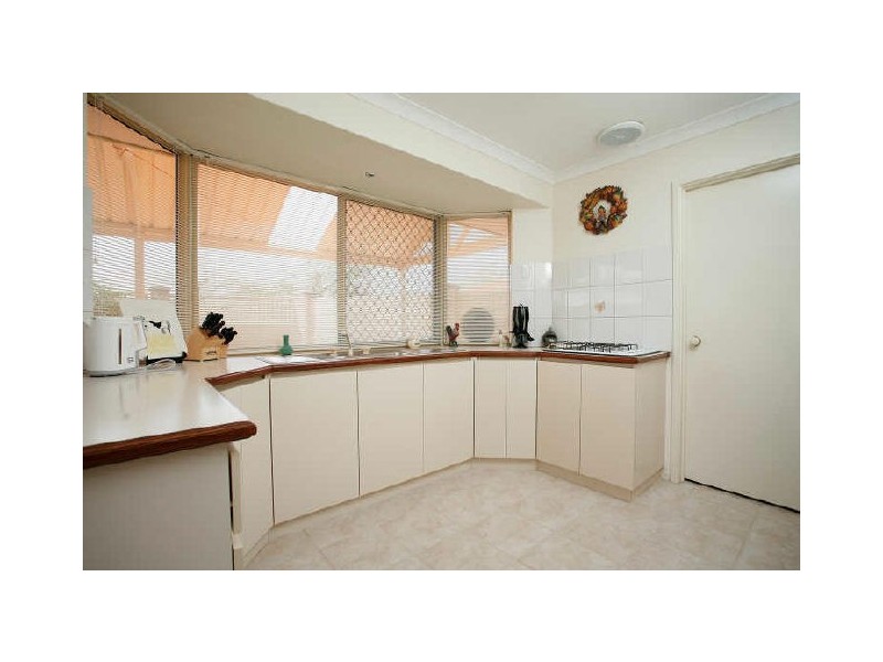 1/176A Forest Lakes Drive, Thornlie WA 6108