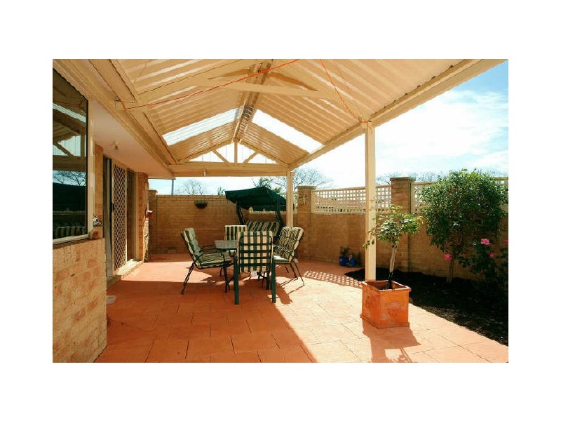 1/176A Forest Lakes Drive, Thornlie WA 6108