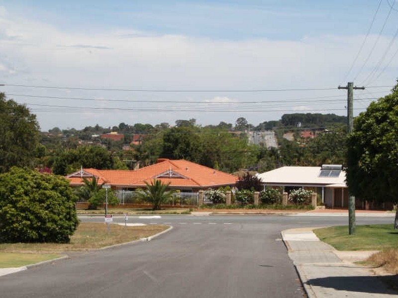 16 Jemerson Street, Willagee WA 6156
