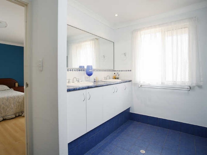 38 Savannah Circuit, Success WA 6164