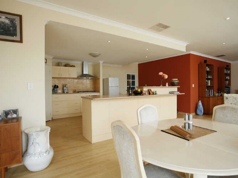 38 Savannah Circuit, Success WA 6164