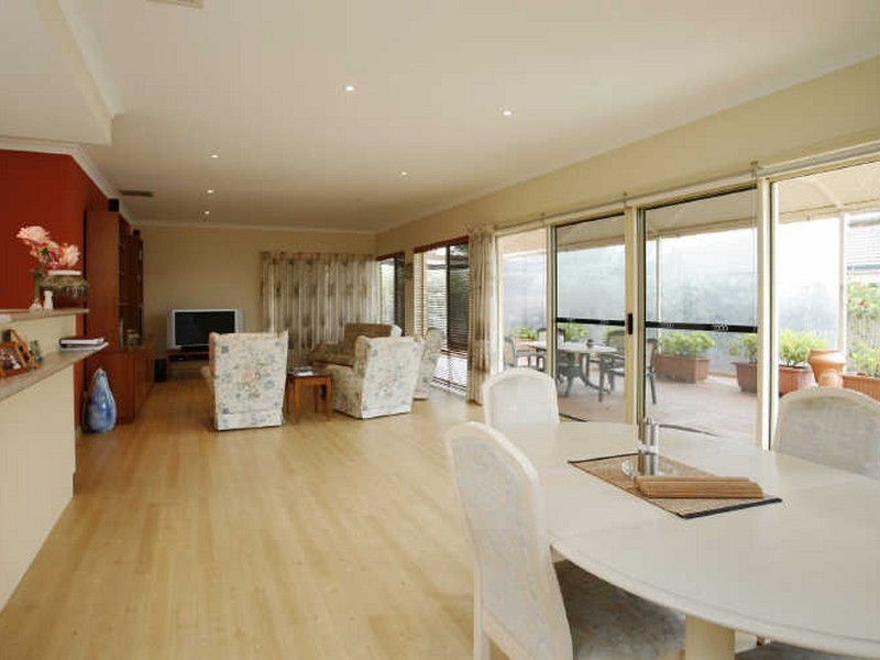 38 Savannah Circuit, Success WA 6164