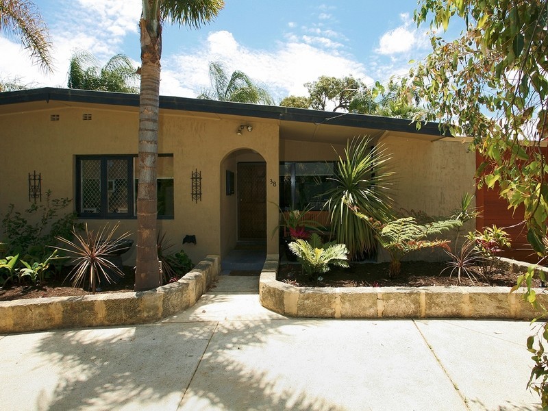38 Malvolio Road, Coolbellup WA 6163