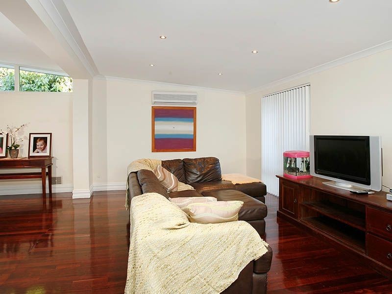 53 Spring Road, Thornlie WA 6108