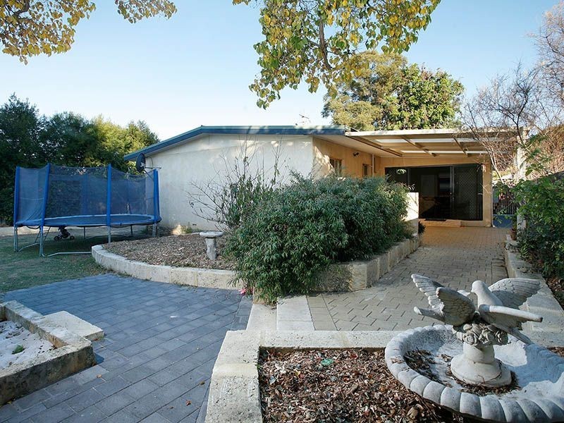 53 Spring Road, Thornlie WA 6108