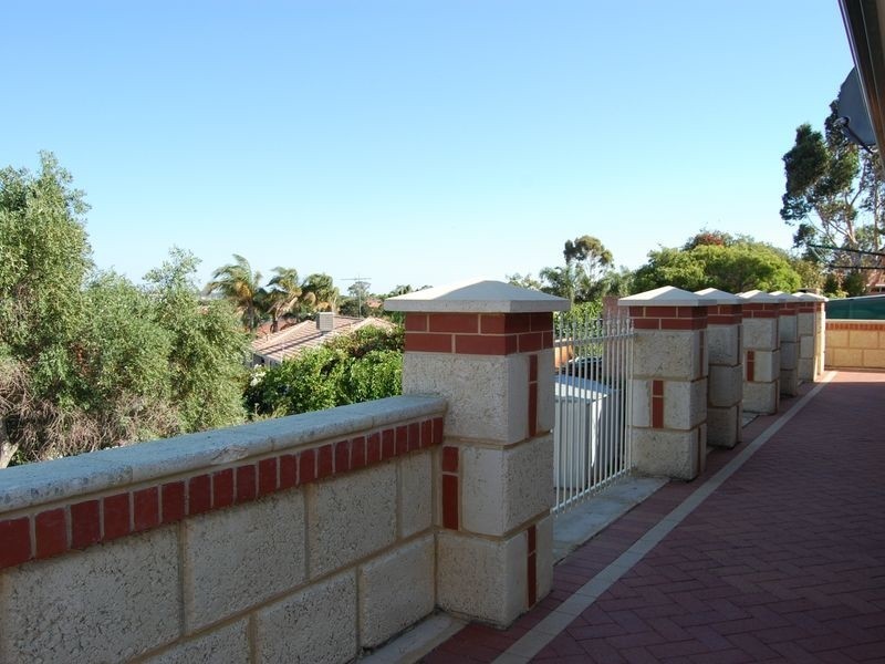 8 Galsworthy Place, Spearwood WA 6163