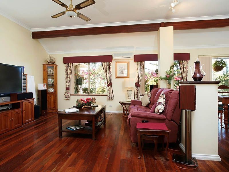 12 Hatch Place, Bibra Lake WA 6163