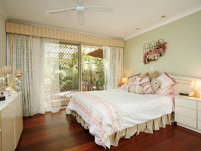 12 Hatch Place, Bibra Lake WA 6163
