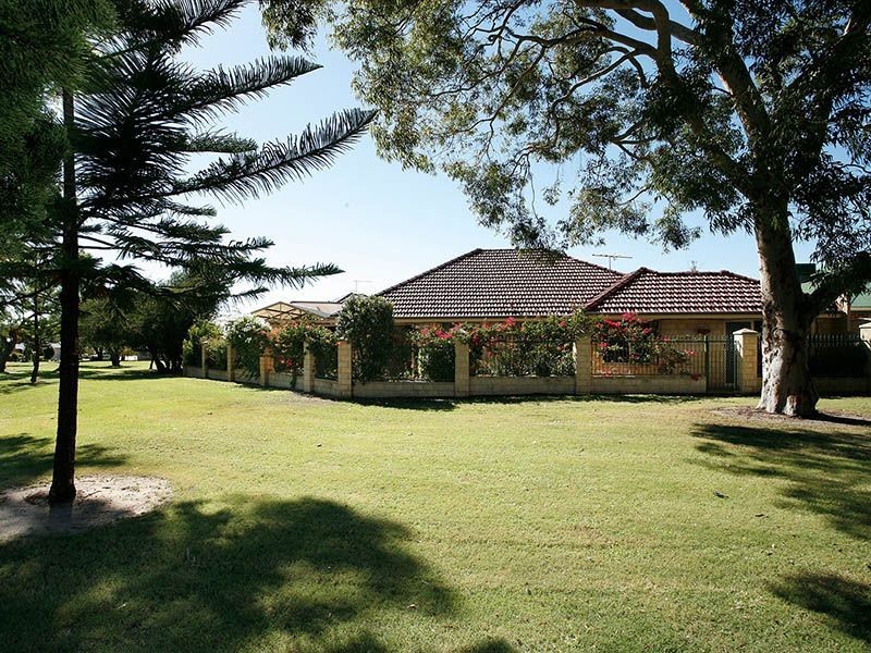 12 Hatch Place, Bibra Lake WA 6163