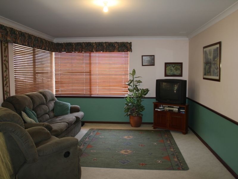 4 Jessica Court, Munster WA 6166