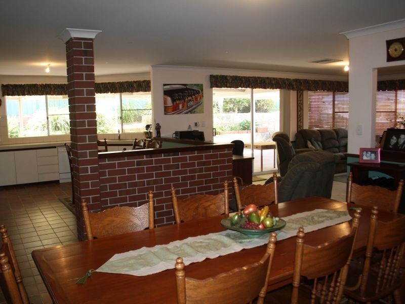 4 Jessica Court, Munster WA 6166